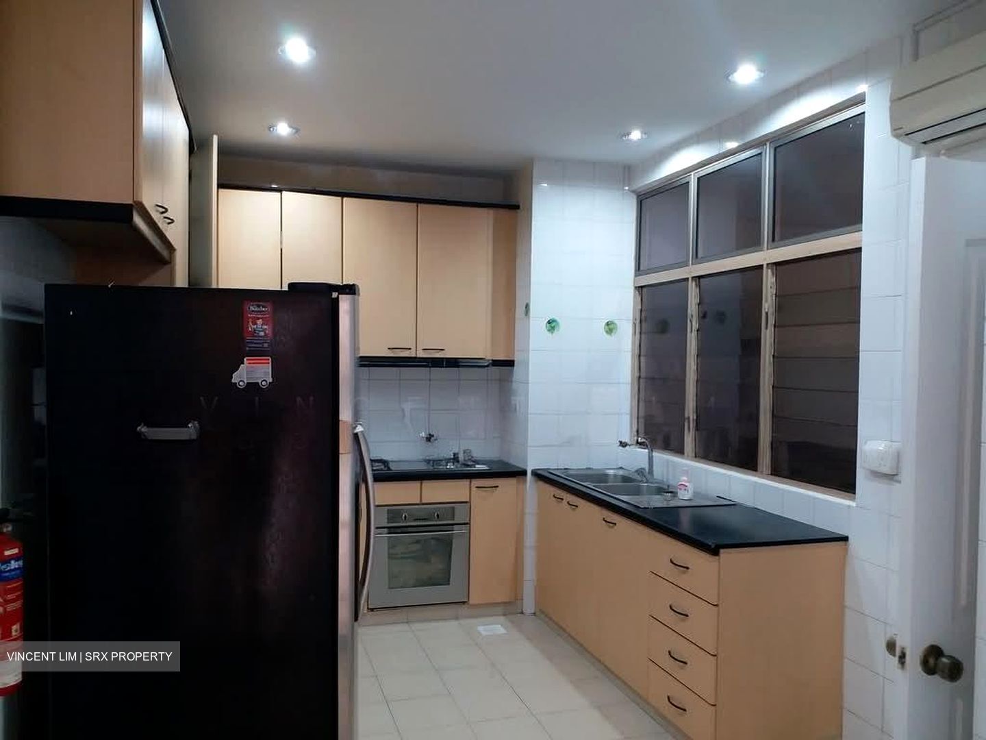 Leonie Condotel (D9), Condominium #573993001